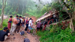 गोरखाको माछिखोला जाँदै गरेको रात्रिबस दुर्घटना, २१ जना घाइते
