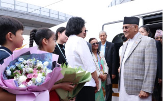 रेल चढेर बेइजिङ पुगे प्रधानमन्त्री ओली