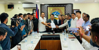 विद्यार्थीमैत्री शिक्षा ऐन लागू गर्न माग गर्दै विद्यार्थी संगठनले कार्यवाहक प्रधानमन्त्रीलाई बुझाए ज्ञापन पत्र