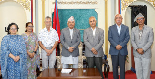 राष्ट्रपतिसँग भेट गर्दै शिक्षाविद्हरूले शिक्षा विधेयकप्रति राखे ५ असहमति