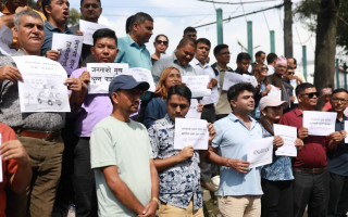 सरकारले सामाजिक सञ्जालमाथि लगाइएको प्रतिबन्धको विरोधमा माइतीघरमा प्रदर्शन