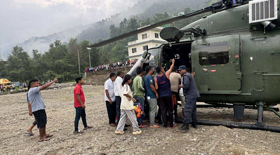 काभ्रेमा हेलिकप्टरबाट गर्भवतीको उद्धार