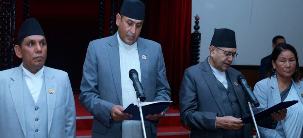 सुनुवाइ समितिका सभापति खतिवडाले लिए शपथ