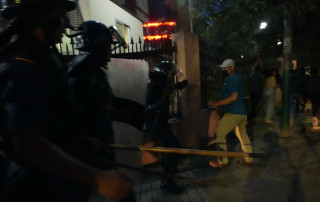 ट्रमा सेन्टरमा घाइते भेट्न गएका आफन्तमाथि पनि लाठी प्रहार