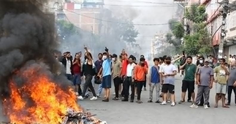 प्रदर्शनको दास्रो दिन बानेश्वरमा जेनजीले  मागे प्रधानमन्त्रीको राजीनामा