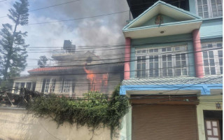 देउवाको धनगढीको घरमा पनि आगजनी