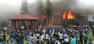 जेनजी आन्दोलनकारीले राष्ट्रपति भवनमा लगाए आगो