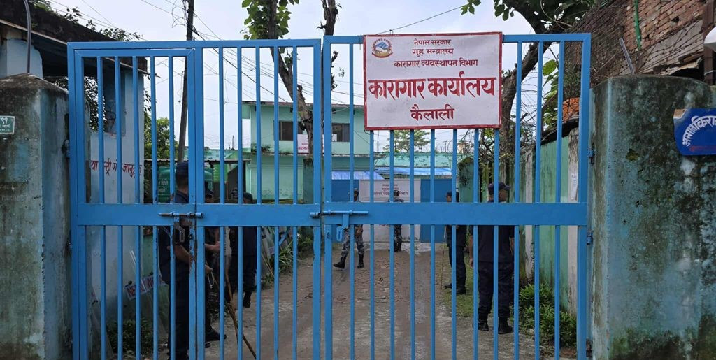 कैलाली कारागारका सबै कैदीबन्दी निस्किए