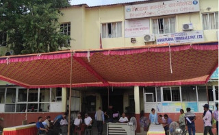 भैरहवा भन्सार कार्यालयले टेन्ट टाँगेर गर्‍यो  काम सुरु