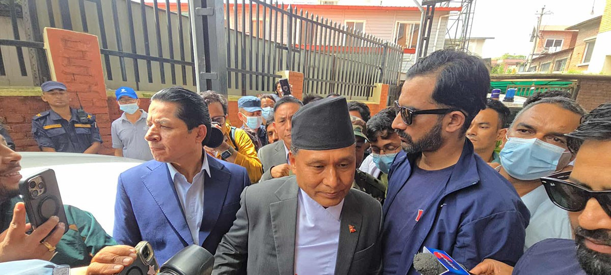 चालक र यात्रुलाई यातायात मन्त्री कुलमान घिसिङका चार-चार सुझाव