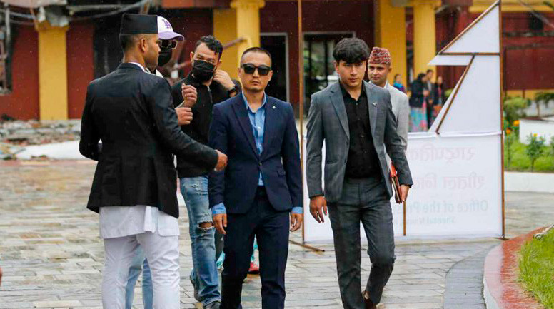 'जेनजीको नेता हुँ भन्दै नहिँड्न' चेतावनी दिएपछि मन्त्रिपरिषद् बैठकमा एक्कासी पुगे सुदन गुरुङ