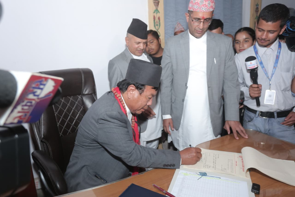 शिक्षामन्त्री पुनले गरे पदभार ग्रहण
