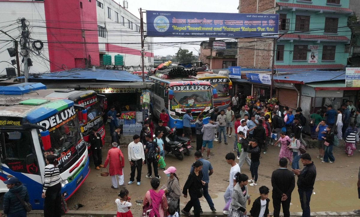 दसैँका लागि घर जानेको चाप बढ्यो , ३ दिनमा १ लाख ३८ हजारले छाडे काठमाडौं