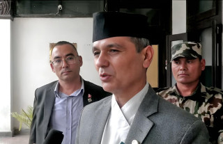 गिरिबन्धु टि-स्टेटको जग्गा प्रकरणसम्बन्धी फाइल खोल्न गृहमन्त्री अर्यालद्वारा उजुरी आह्वान