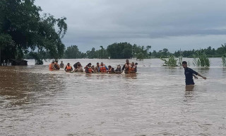 पूर्वपश्चिम राजमार्ग अवरुद्ध, ४०० बढी विस्थापित