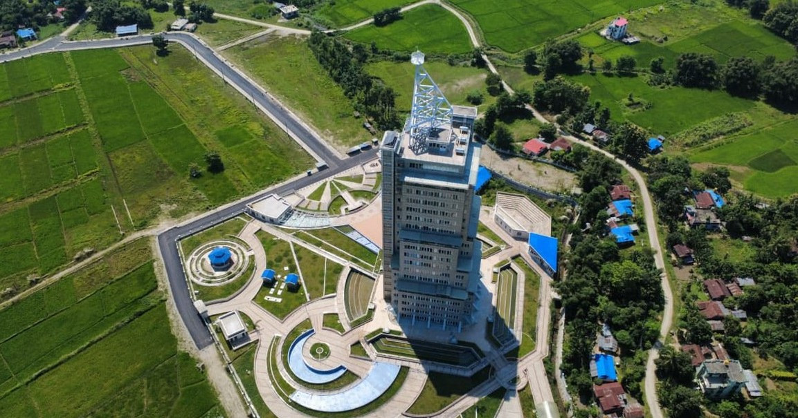 जेनजी आन्दोलनको क्रममा  आगजनी र तोडफोड हुँदा दमक भ्यू टावरमा २५ करोड बराबरको क्षति (तस्बिरहरू)