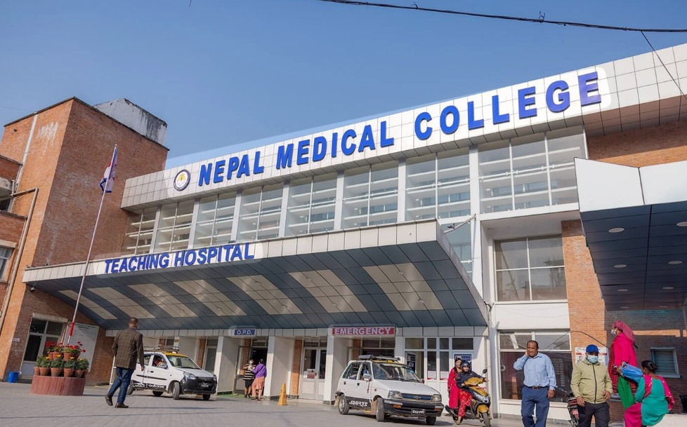 नेपाल मेडिकल कलेजद्वारा दक्ष चिकित्सक सहित स्टाफ नर्स माग