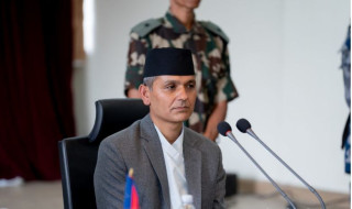 गृहमन्त्री अर्यालले गरे तीनवटै सुरक्षा निकायका प्रमुखसँग छलफल