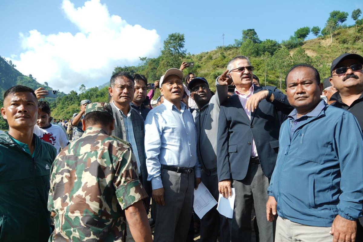 मन्त्री घिसिङद्वारा झापाका बाढी प्रभावित क्षेत्रको अवलोकन