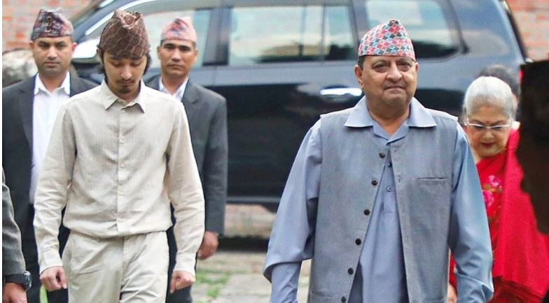 परिवारसहित  पूर्वराजा शाहले ह्याम्स अस्पताल पुगेर गराए स्वास्थ्य परीक्षण