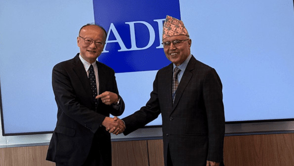 अर्थमन्त्री खनाल र एसियाली विकास बैंकका अध्यक्षबिच भेट