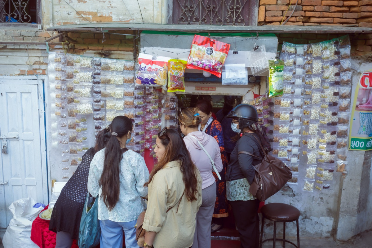 तिहार नजिकिँदै गर्दा बजारमा बढ्दै चहलपहल  (तस्बिरहरु)