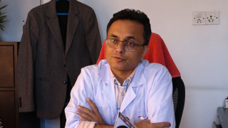 ‘अस्पतालभित्रै टियर ग्याँस आउँदा र गोलीका छर्राहरूले स्वास्थ्यकर्मीहरु घाइते हुँदा पनि सेवा रोकिएन’