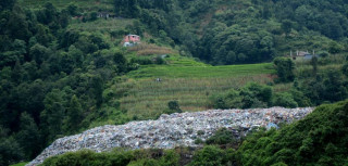 आजदेखि बञ्चरेडाँडामा रोकियो फोहोर, ८ वडाध्यक्ष सडकमा
