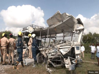 भारतको तेलंगनामा बस र ट्रक ठोक्किंदा २० जनाको मृत्यु, २० जना घाइते
