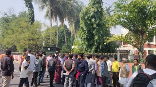 मुख्यमन्त्री नियुक्तिको विरोधमा सातै दलका नेता र कार्यकर्ताले गरे कार्यालयमा तोडफोड र नाराबाजी