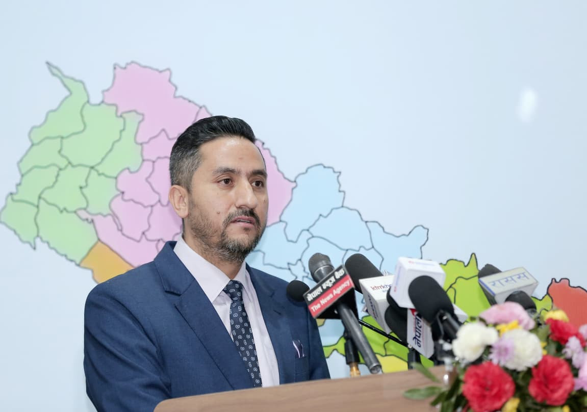 एमाले निर्वाचनमा जान तयार, ओलीको स्थानहदमा सरकार लचिलो बन्नसक्छः सञ्चारमन्त्री खरेल