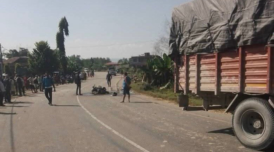 दुईवटा मोटरसाइकलसँग ट्रक ठोक्किँदा २ जनाको मृत्यु, ४ जना घाइते