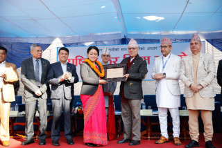 उत्कृष्ट करदातालाई सरकारले गर्‍यो सम्मान