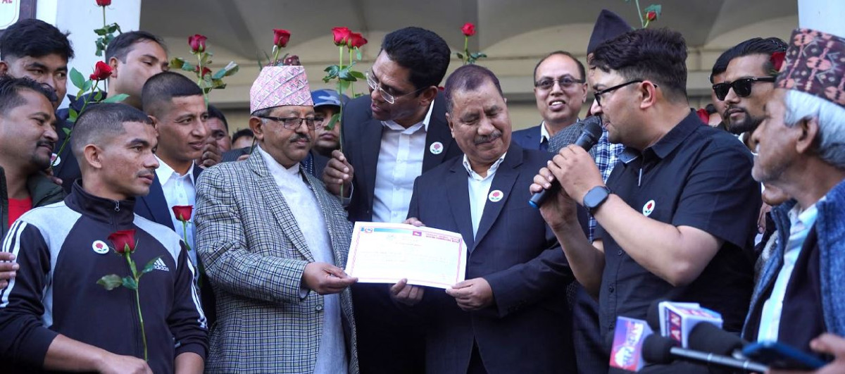 गुलाफको फूल चिह्न लिएर चुनावमा जाँदै विप्लव, दलले पायो प्रमाणपत्र