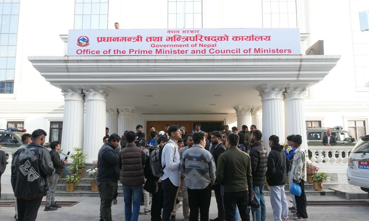 प्रधानमन्त्री कार्कीलाई भेट्न नपाएपछि सिंहदरबारमा जेनजीको आक्रोश