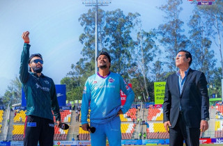 पोखराले टस जितेर काठमान्डुविरुद्ध बलिङ गर्दै