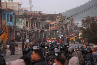 हेटौँडाको सडक विस्तार विरुद्धको रिट हेर्न नमिल्नेमा