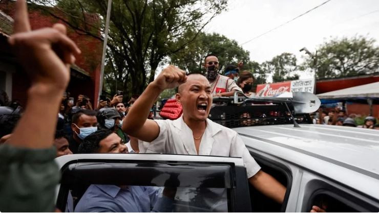 ओली र लेखकलाई पक्राउ नगरे देशभर आन्दोलन गर्ने सुदन गुरुङको चेतावनी