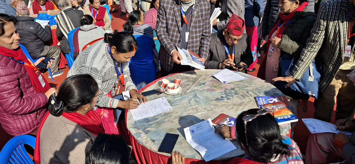 एमाले महाधिवेशन : उम्मेदवारी फाराम वितरण धमाधम