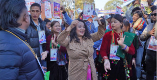 ज्योती मगर पनि एमाले उम्मेदवारको प्रचारमा, ‘आयो एमाले आयो’ भन्दै नाचिन्