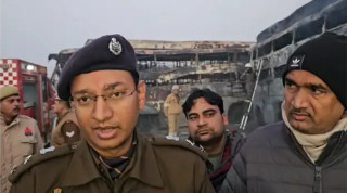 भारतमा ११ वटा गाडी ठोक्किँदा १३ जनाको मृत्यु