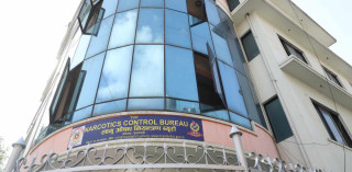 कोकिन तस्करी गर्ने एक थाइ नागरिक पक्राउ, पेटबाट निकालियो २९ वटा क्याप्सुल