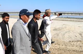 १४ वर्षपछि मन्त्री कुलमान घिसिङको नेतृत्वमा कमला पुल अन्तिम चरणमा