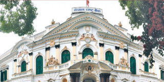 कर्जाको माग नबढेपछि बैंकिङ प्रणालीमा तरलता फालाफाल, ४० अर्ब खिच्दै राष्ट्र बैंक