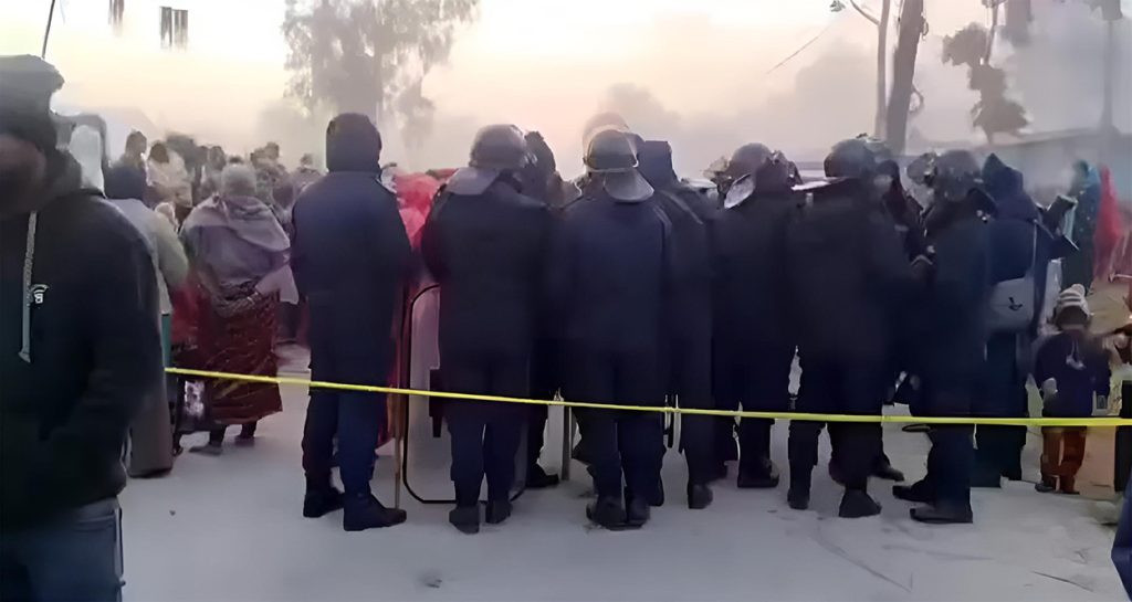 सुनसरीको लौकही बजार तनावग्रस्त, स्थिति नियन्त्रणमा लिन प्रहरीद्वारा अश्रु ग्यास प्रहार