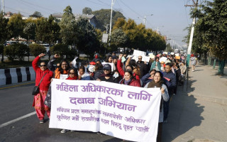 महिला अधिकार दबाब अभियानले दलहरू होसियार भन्दै माइतीघरमा प्रदर्शन