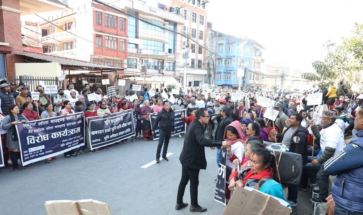 खोला किनारको मापदण्ड खारेजको माग गर्दै आज पनि प्रदर्शन (तस्बिरहरू)