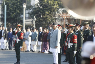 राष्ट्रपति पौडेलद्वारा पृथ्वीनारायण शाहको सालिकमा माल्यार्पण