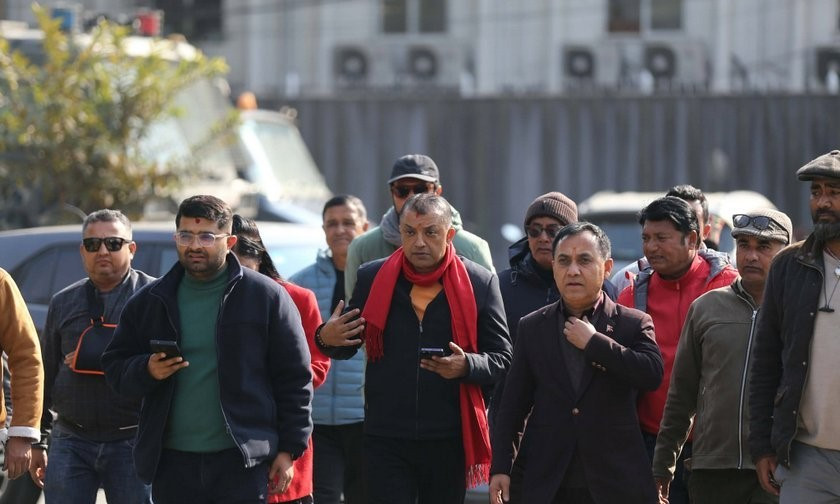 गगन थापा समूहलाई निर्वाचन आयोगको गेटमै रोकियो