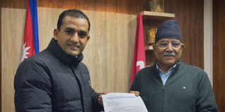 प्रचण्डले माधव सापकोटालाई  दिए टिकट